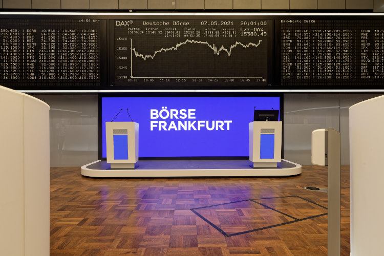 LED-Wand unter der DAX-Tafel in der Frankfurter Börse, LED wall behind IPO stage at Frankfurt stock exchange